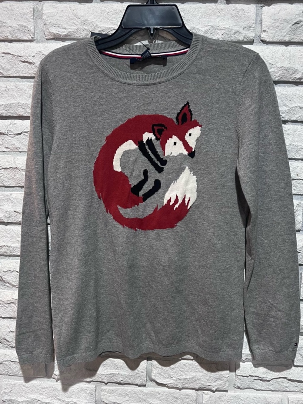 Tommy Hilfiger Fox sweater sz Medium NWT